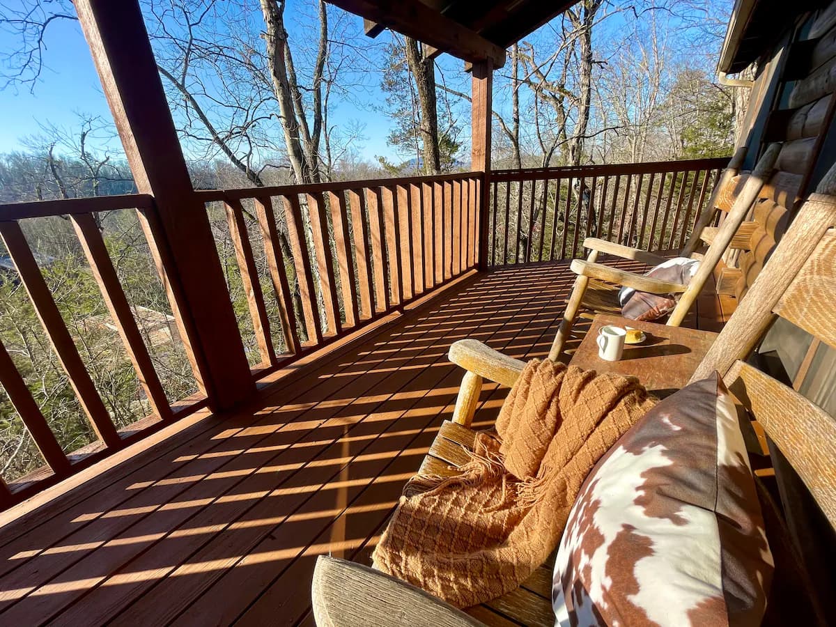 Sweethearts Saddle Honeymoon Cabin with Hot Tub photo 4